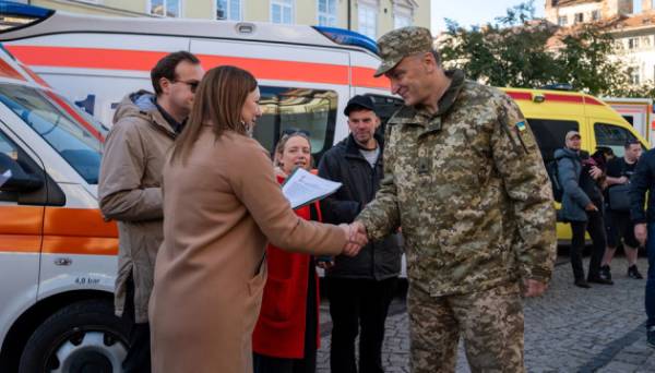 «Культурний конвой»: німецькі волонтери передали 10 карет швидкої допомоги - INFBusiness