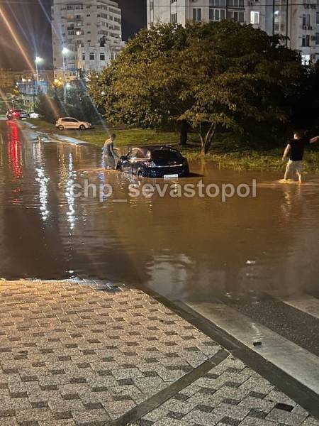 Севастополь затоплює: через сильні дощі рівень води критично піднявся - INFBusiness