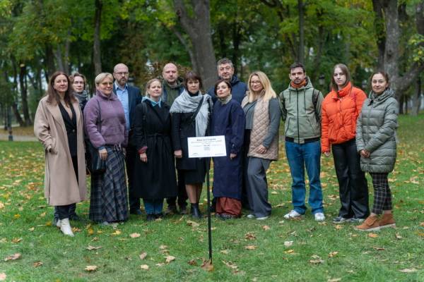 У Маріїнському парку посадили дерева у пам’ять про загиблих воїнів-музикантів - INFBusiness