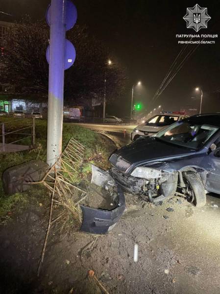 В'їхав в огорожу та мав ознаки сп'яніння: патрульні поліцейські Рівненської області склали два протоколи - INFBusiness