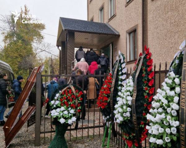 У Кривому Розі прощаються із загиблими внаслідок атаки Оленою Кулик і її трьома дітьми - INFBusiness