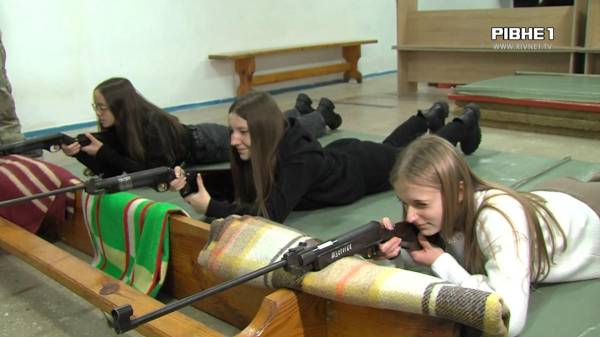Як в Рівному школярі 10-11 класів вивчають оновлений предмет "Захист України" (ВІДЕО) - INFBusiness