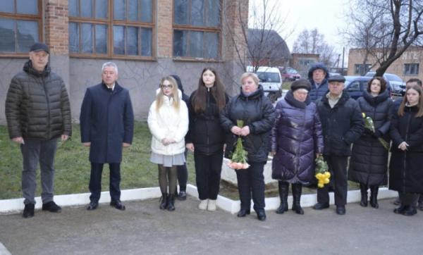 В Острозі відкрили меморіальну дошку загиблому військовому (ФОТО) - INFBusiness