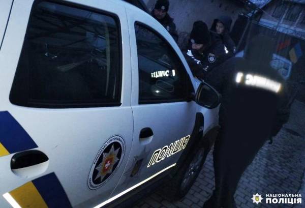 Порушення ПДР, незаконне перевезення бурштину та хабар: поліцейські офіцери Рівненської тергромади викрили 2 зловмисників - INFBusiness