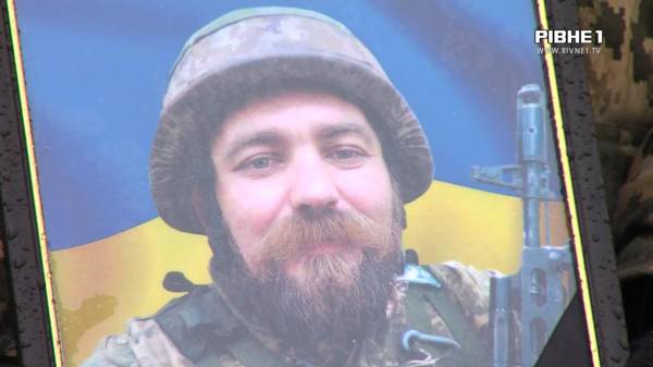 Назавжди 38: у Рівному попрощалися із сержантом Іваном Добрелею (ВІДЕО) - INFBusiness