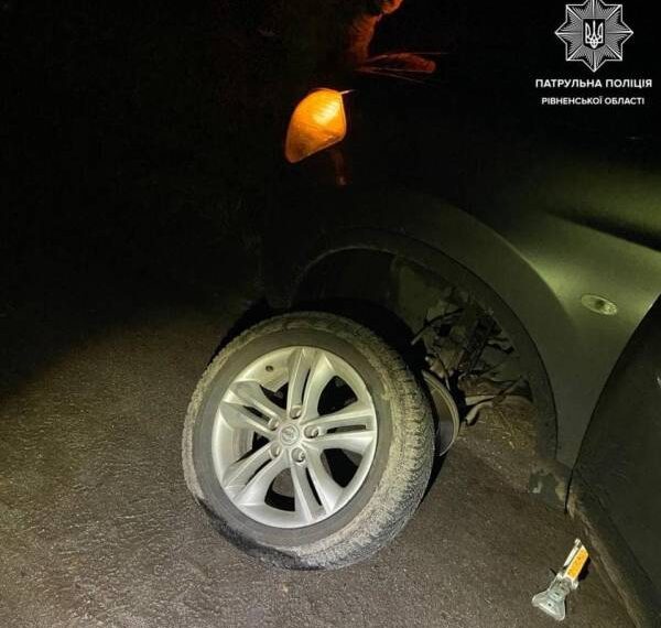 На Дубенщині правоохоронці допомогли водіям у складних ситуаціях