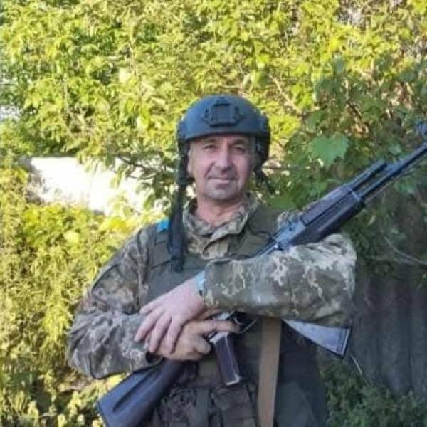 У Рівненському районі віддали останню шану захиснику України Юрію Троцюку з Острозької громади. Про це повідомляють в Рівненській ОДА. На Рівненщині в останню дорогу провели мужнього воїна - INFBusiness