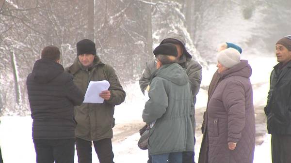 Скаржаться вже два роки: на Рівненщині у село не возять хліб (ВІДЕО) - INFBusiness
