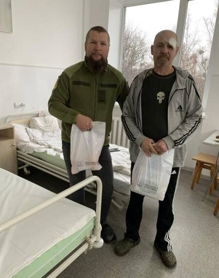 У день Збройних Сил України Рівненська обласна лікарня привітала захисників за захисниць (ФОТО)