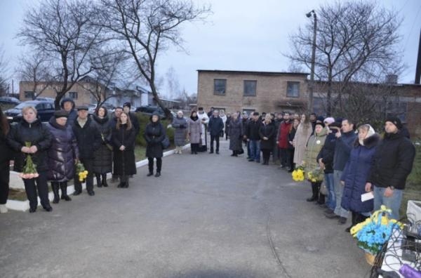 В Острозі відкрили меморіальну дошку загиблому військовому (ФОТО) - INFBusiness