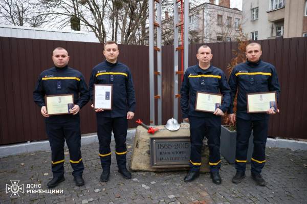 Рівненських рятувальників нагородили відзнаками Президента України - INFBusiness