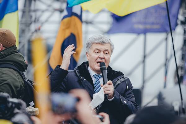 Обіцянкою "завершити війну за 24 години" Порошенко виставив на посміховисько всю країну, – воїн - INFBusiness