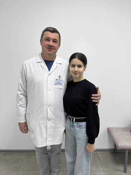 "Поставили на ного за чотири місяці": лікарі Рівненської обласної дитячої лікарні провели операції для 17-річної Ангеліни - INFBusiness
