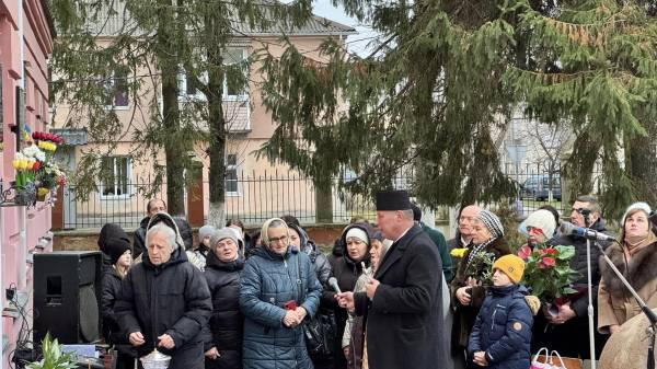 На фасаді Здолбунівського ліцею відкрили пам’ятну дошку Валентину Гмираку - INFBusiness