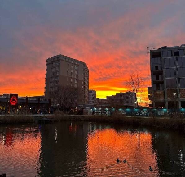 Яким був захід сонця у Львові сьогодні: місцеві показали видовищні фото