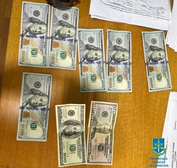 До восьми років тюрми загрожує жительці Рівненщини за хабар