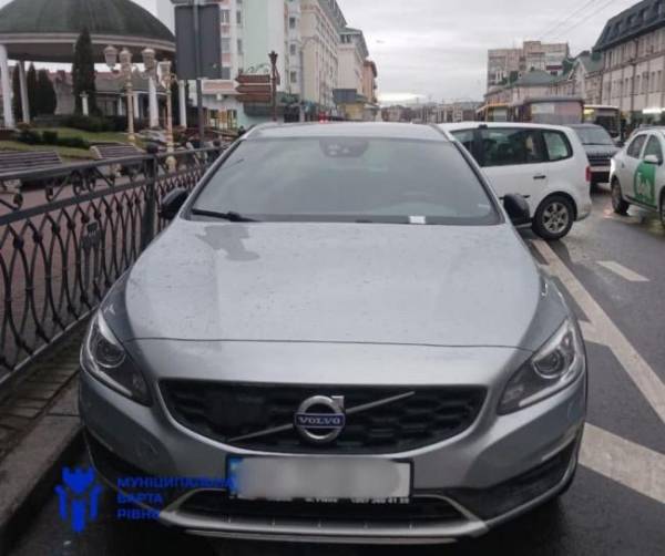 У Рівному за день оштрафували майже 120 водіїв за неправильне паркування - INFBusiness