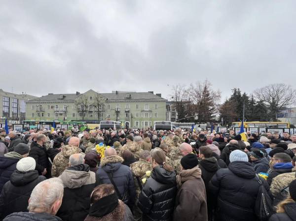 Загинули за Батьківщину: у Рівному в останню дорогу провели трьох Героїв (ВІДЕО) - INFBusiness