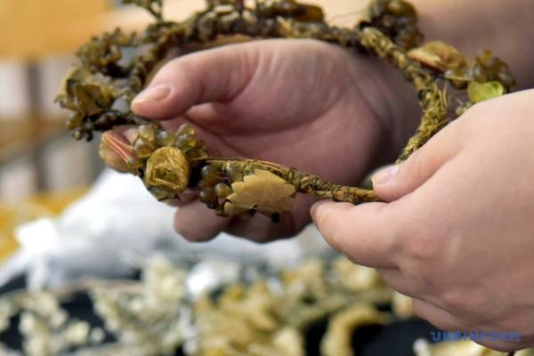 Воскові віночки: королівська мода для українських наречених - INFBusiness