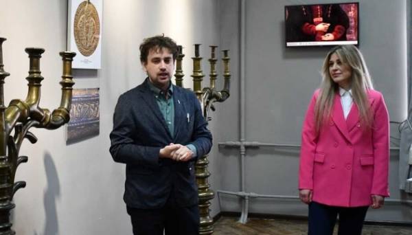 У Рівненському краєзнавчому музеї показали унікальні п'ятисвічники князів Острозьких - INFBusiness