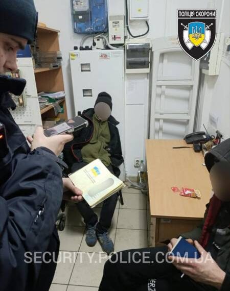 Два брати з Волині вкрали дороге вино у магазині у Рівному