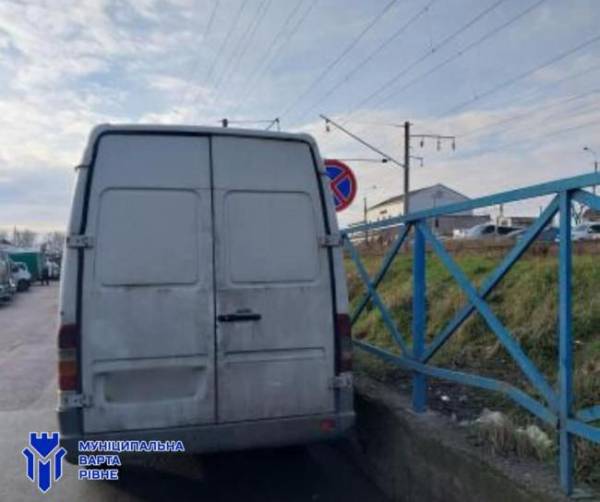 У Рівному водії закривають дорожні знаки своїми авто (ФОТО ПОРУШНИКІВ) - INFBusiness