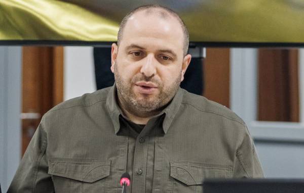 24 Канал надіслав запит у кожне з міністерств стосовно зарплат очільників. Окрім Умєрова, у топ-3 увійшли Герман Галущенко та Ігор Клименко. Рустем Умєров отримує найвищу зарплату з-поміж усіх міністрів - INFBusiness
