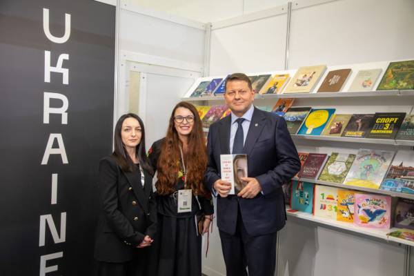 Залужний анонсував вихід свого нового роману про війну - INFBusiness