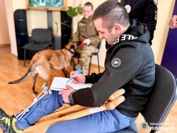 На Рівненщині чотирилапі "лікарі" Гайка й Корі допомагають відновитися пораненим захисникам (ФОТО) - INFBusiness