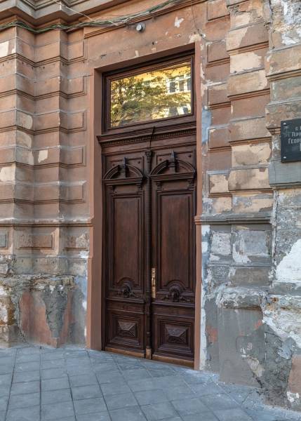 В Одесі відновили старовинні двері будинку Караводіна - INFBusiness