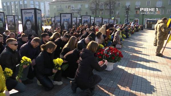 "Шукав добро у всьому": У Рівному прощалися з 27-річним солдатом (ВІДЕО) - INFBusiness