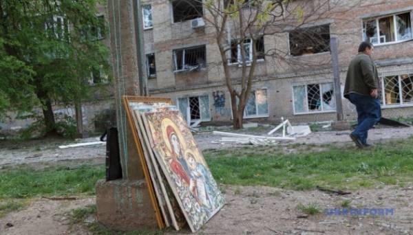 У Києві після обстрілу 24 квітня рятували картини-хатні ікони та рушники - INFBusiness