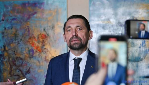 Україна перемістила за кордон 162 мистецькі колекції з початку повномасштабної війни - Точицький Ексклюзив 10.04.2025 19:36 Укрінформ Від початку повномасштабного вторгнення Росії для реставрації та експозиції за кордоном переміщено 162 колекції з України. Україна перемістила за кордон 162 мистецькі колекції з початку повномасштабної війни - Точицький - INFBusiness