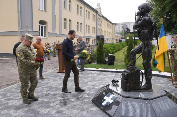 На Рівненщині відкрили пам’ятник полеглим зв’язківцям - INFBusiness