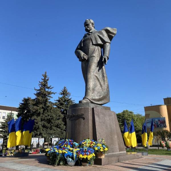 У Рівному відзначили День пам’яті та перемоги над нацизмом у Другій світовій війні - INFBusiness