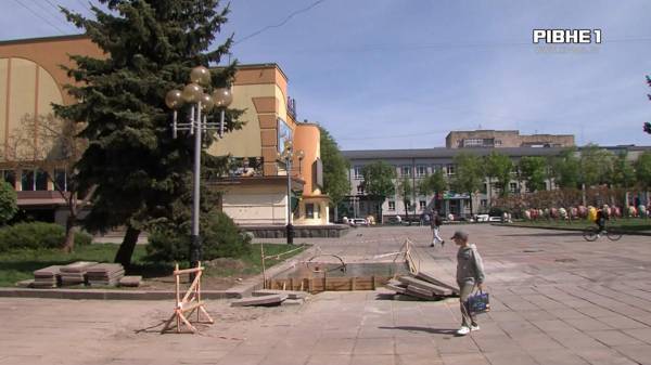 Туалет біля кінопалацу: у центрі Рівного облаштовують модульну вбиральню (ВІДЕО) - INFBusiness