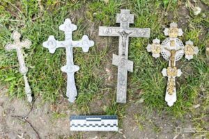 Житель Дубенщини вкрав з церкви хрести, обігрівач і гроші на пожертви
