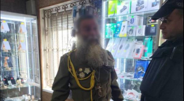 На Закарпатті священник УПЦ МП розгулював селищем у радянській формі – його затримали - INFBusiness