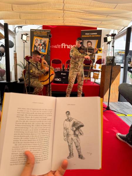 У Каннах презентували книгу «Записки з України» режисера фільму, що здобув п’ять «Оскарів» - INFBusiness