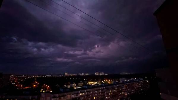 Небо наче з фільмів про апокаліпсис: кияни діляться фантастичними фото та відео грози 4 травня - INFBusiness