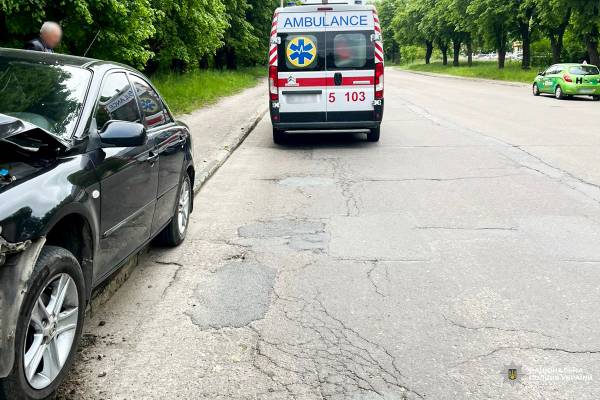 У Рівному водій в'їхав у електроопору (ФОТО) - INFBusiness