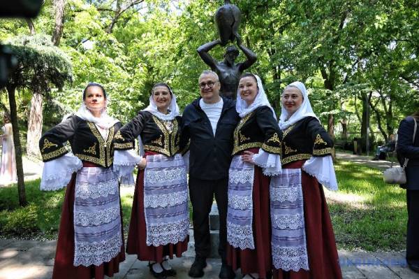 В Одесі відкрили скульптуру «Час» Михайла Реви - INFBusiness