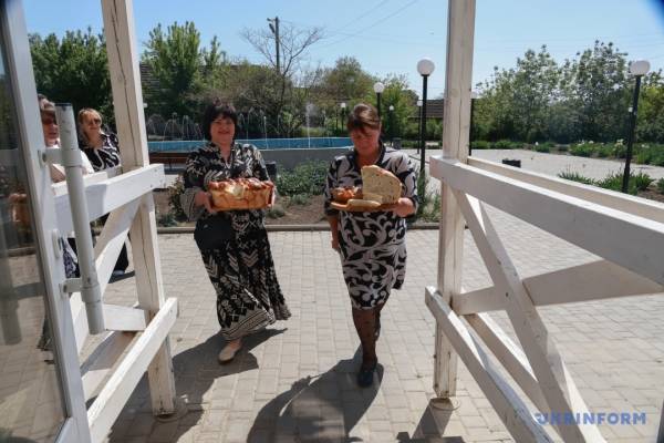 П’ять хлібів єднання: на Одещині 200 років зберігають традицію спільної трапези - INFBusiness
