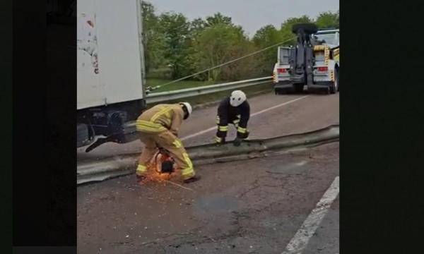 Рятувальники розблокували рух на трасі Рівненщини: вантажівка перекрила дорогу - INFBusiness