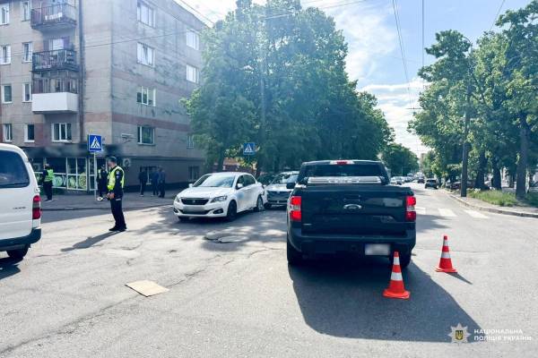 У Рівному в ДТП зіткнулися три автомобілі - травмувалися двоє пасажирів - INFBusiness