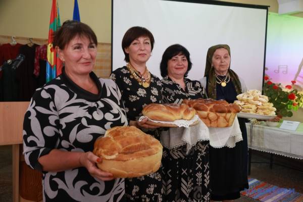 П’ять хлібів єднання: на Одещині 200 років зберігають традицію спільної трапези - INFBusiness