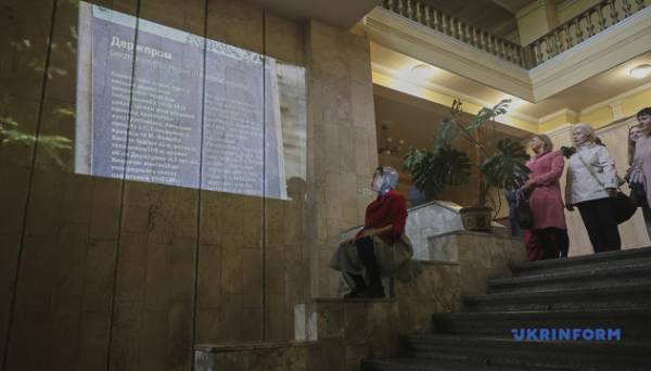 У будівлі Держпрому в Харкові відбувся танцювальний перформанс «Тепло холодних стін» - INFBusiness