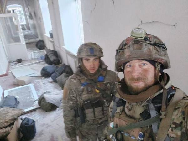 Евакуація з Маріуполя, однолітки-зрадники та квартири "Азову": інтерв'ю з Героєм України Вогом - INFBusiness