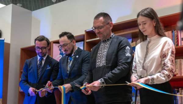 У польському Катовіце відкрили Українську книжкову поличку - INFBusiness