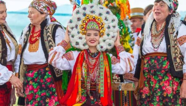 На Прикарпатті ініціюють внесення пір’яного вінка у перелік нематеріальної культурної спадщини - INFBusiness